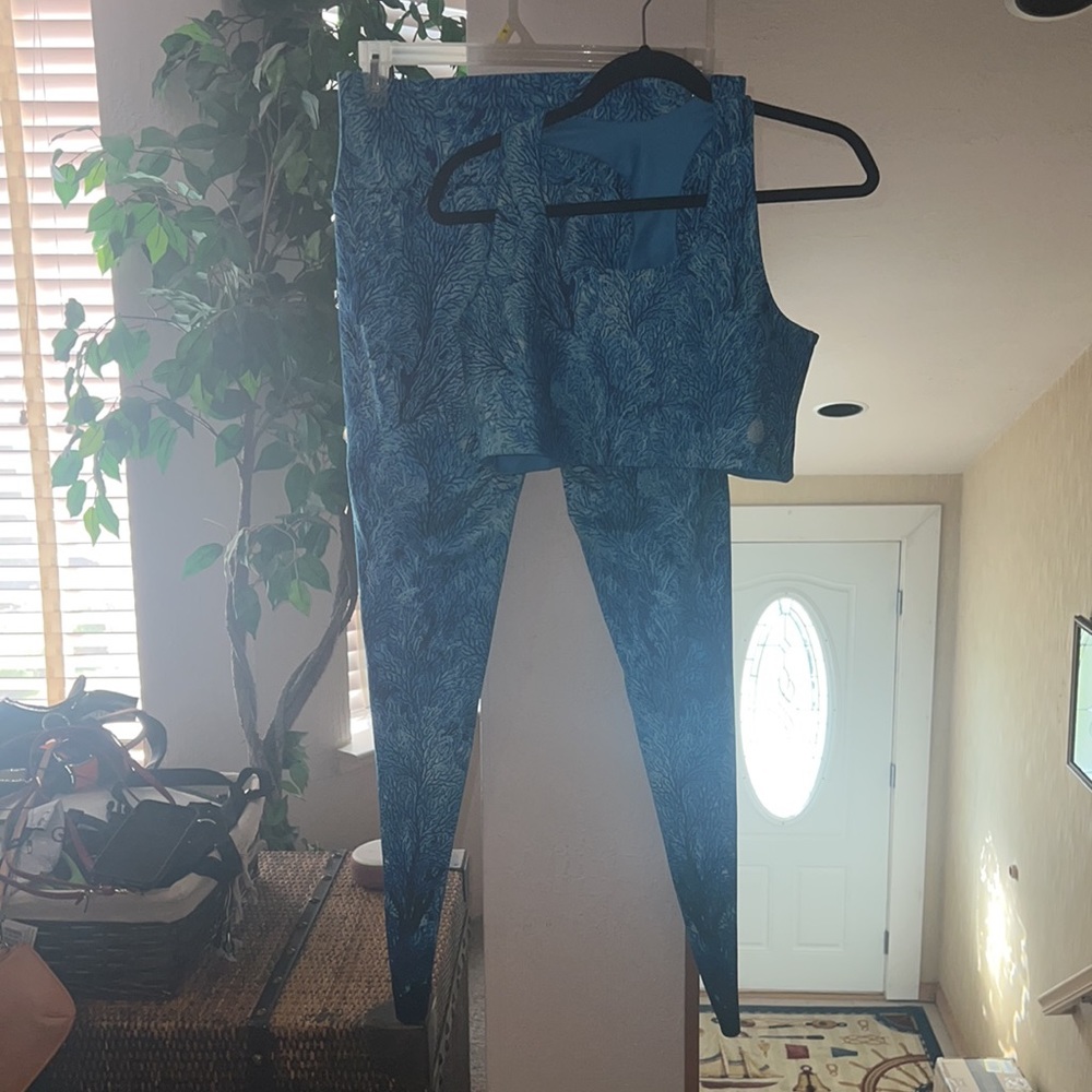 Waterlust bundle: Sea Fan-atic Reversible Top - [2XL/3XL] and Leggings [2XL)